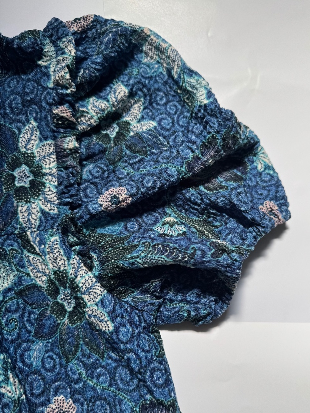 LOFT Blue Floral Puff Sleeve Textured Blouse Size Large - Picture 2 of 5